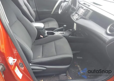 2015 Toyota Rav4 Xle z USA, uszkodzony, nr VIN JTMRFREV8FJ021275